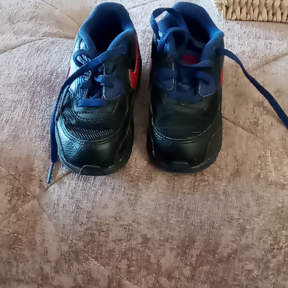 Boys tennis shoes
